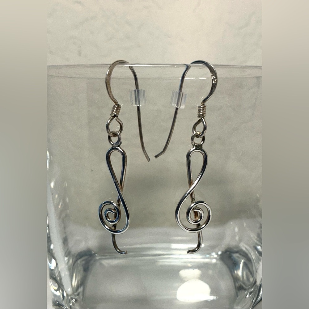 Elegant Treble Clef Musical Note Earrings. Silver